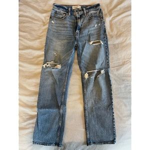 Abercrombie The Ankle Straight Ultra High Rise Jeans. Size 26/2